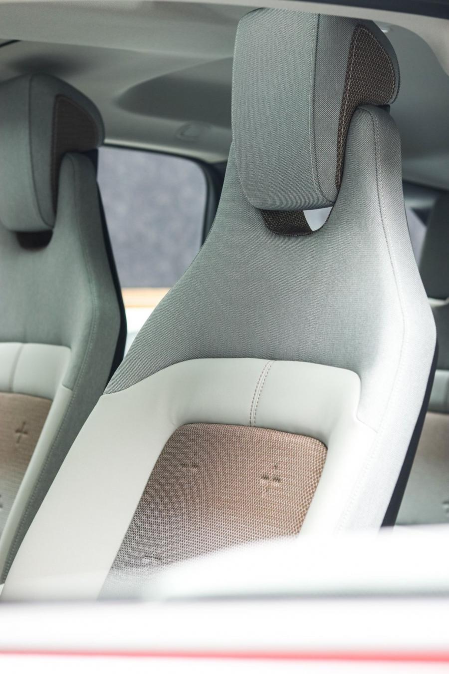 Интерьер BMW i3s (I01) 2019 года  (фото 18 из 20)
